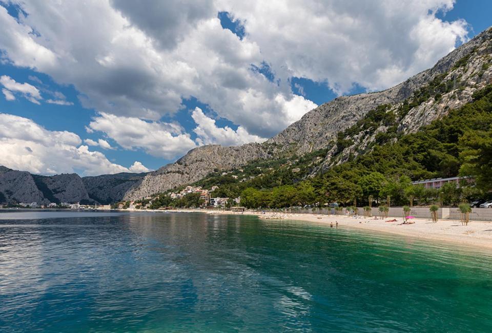 فندق Tourist Settlement Brzet أوميس المظهر الخارجي الصورة