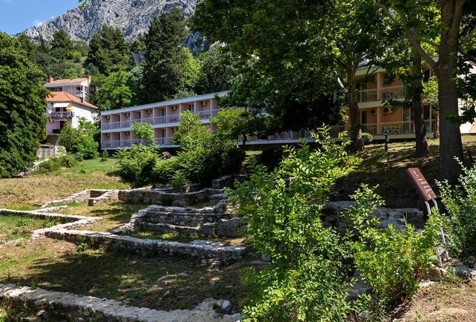 فندق Tourist Settlement Brzet أوميس المظهر الخارجي الصورة